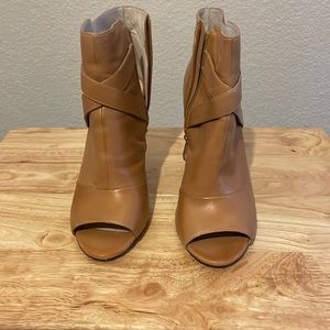 Vince Camino boot, Caramel color, size 9